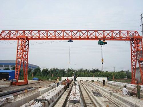 門(mén)式起重機(jī)新機(jī)磨合期使用應(yīng)注意保養(yǎng)工作
